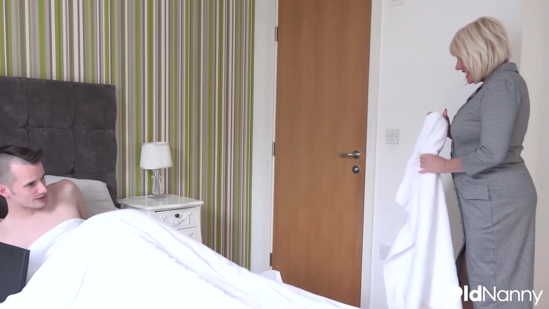 British Stepmom Amy Goodhead Pleasures Sam Bourne - AGEDLOVE