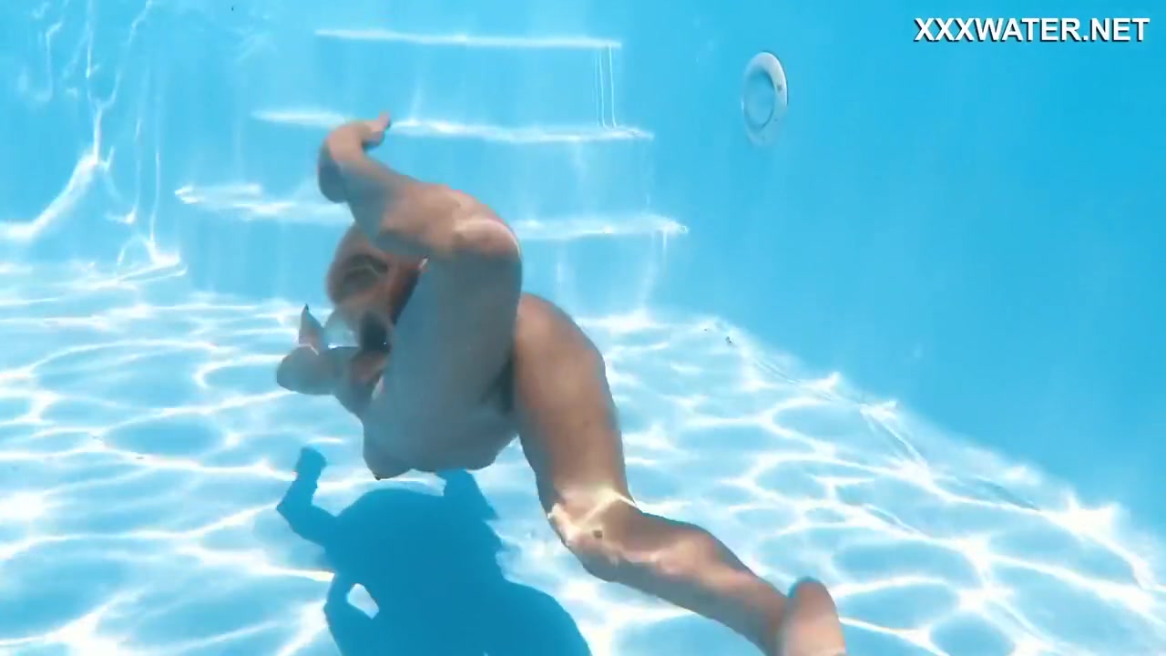 Lisi Kitty - Very Horny Milf Babe Ready To Fuck You In The Pool