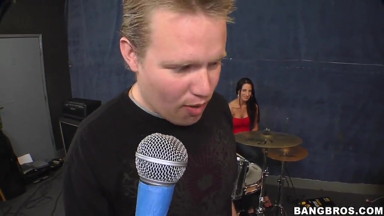 Guy seduces sexual Kortney Kane to fuck well