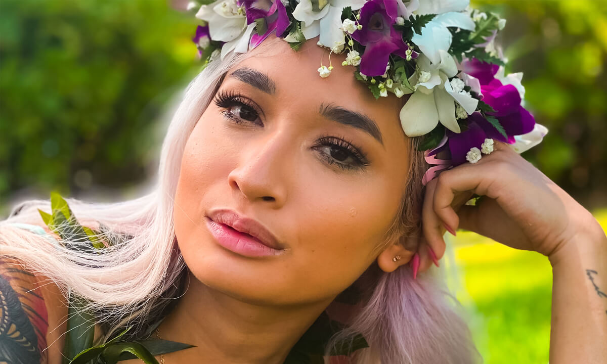 Lei'd in Hawaii with Avery Black - VRFanService