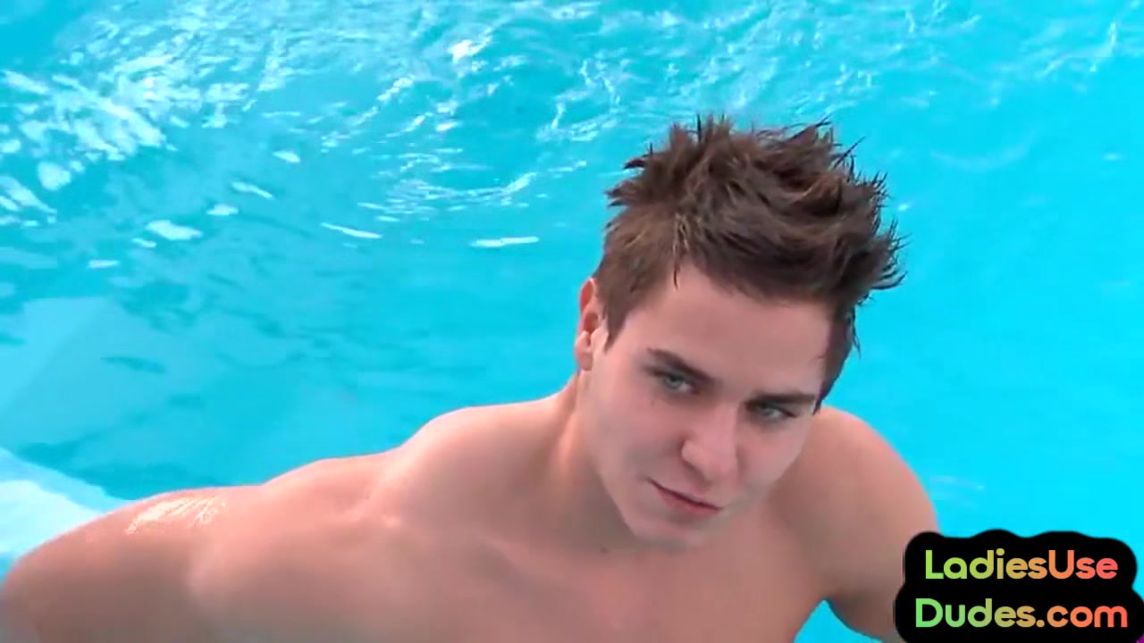 Pegging 21yo CFNM chicks fuck guy in swimming pool 3some
