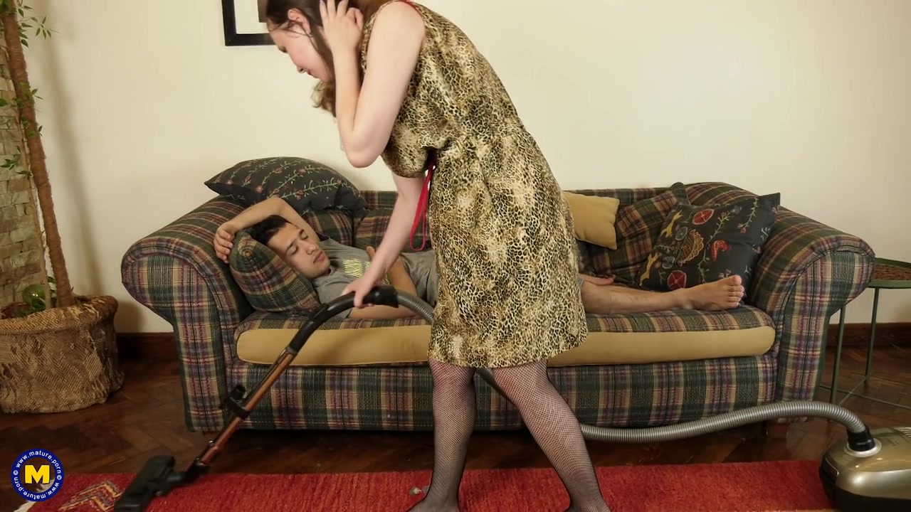 Naughty Housewife With Large Nipples Seducing Her Toy Boy - MatureNl