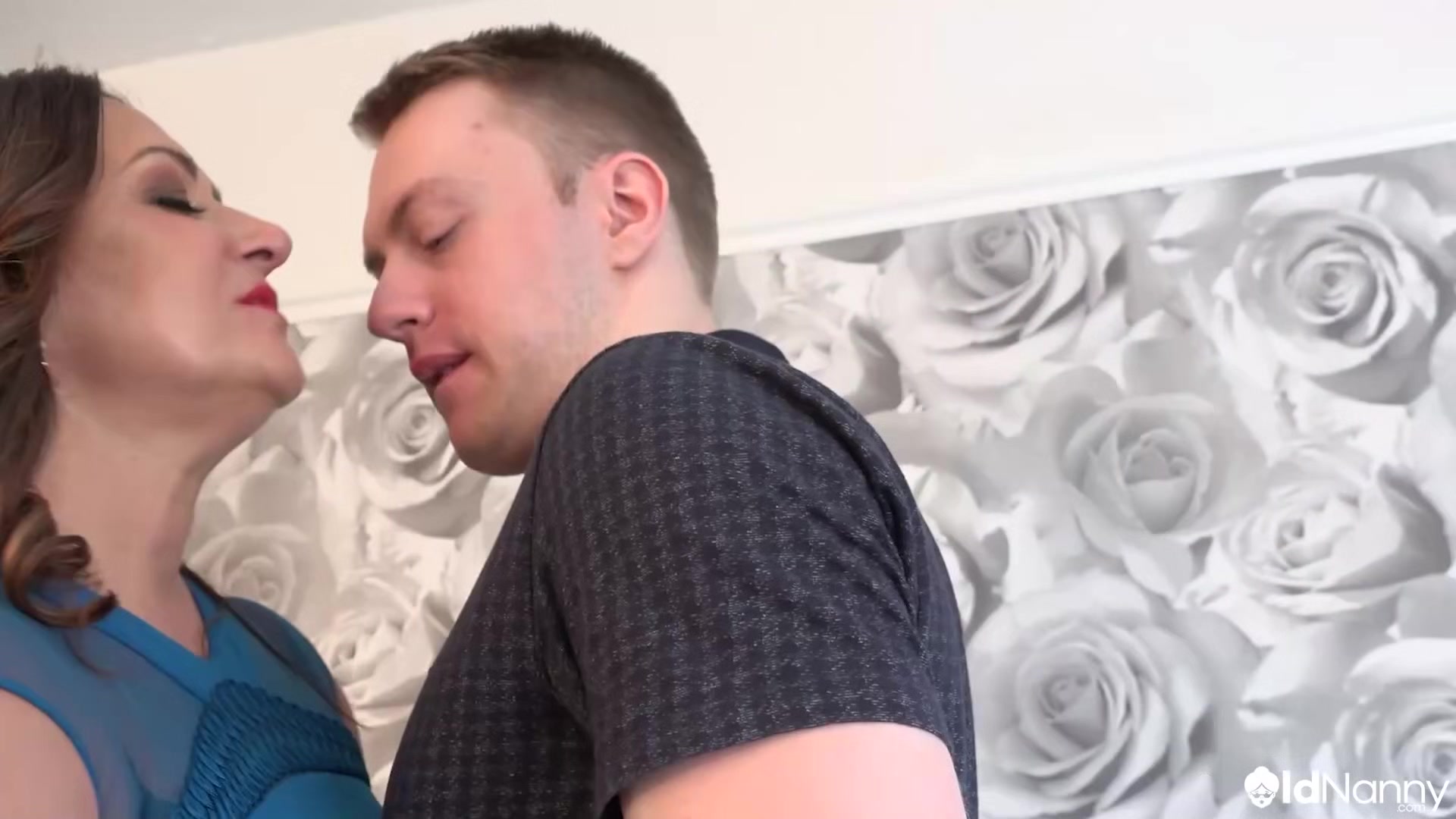 Hot Mature MILF With Guy Stud In Rough Action - AGEDLOVE