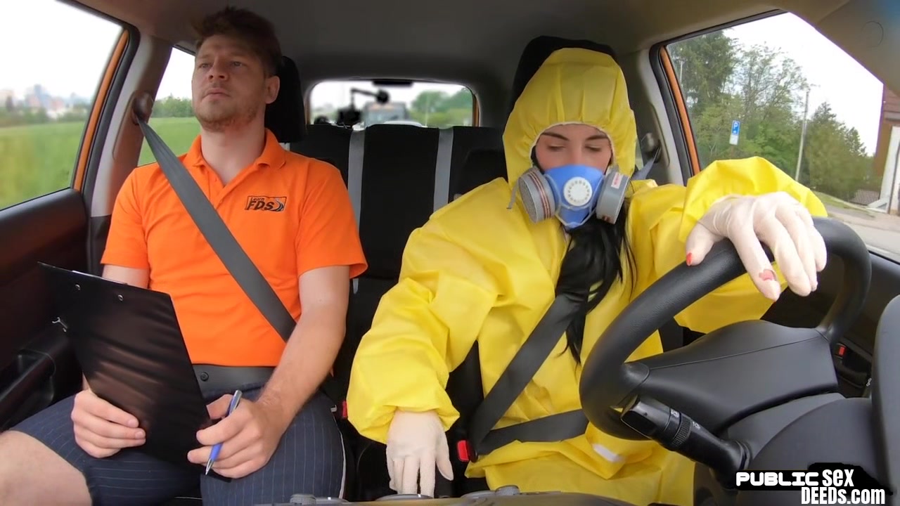 Masked n uniformed babe car fucked outdoor by driving tutor