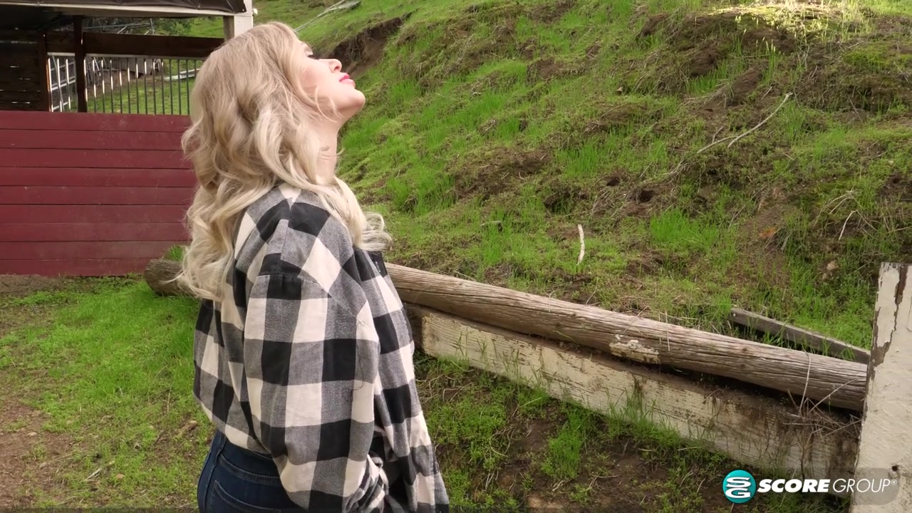 Casca Akashova: Cummin' in the Country