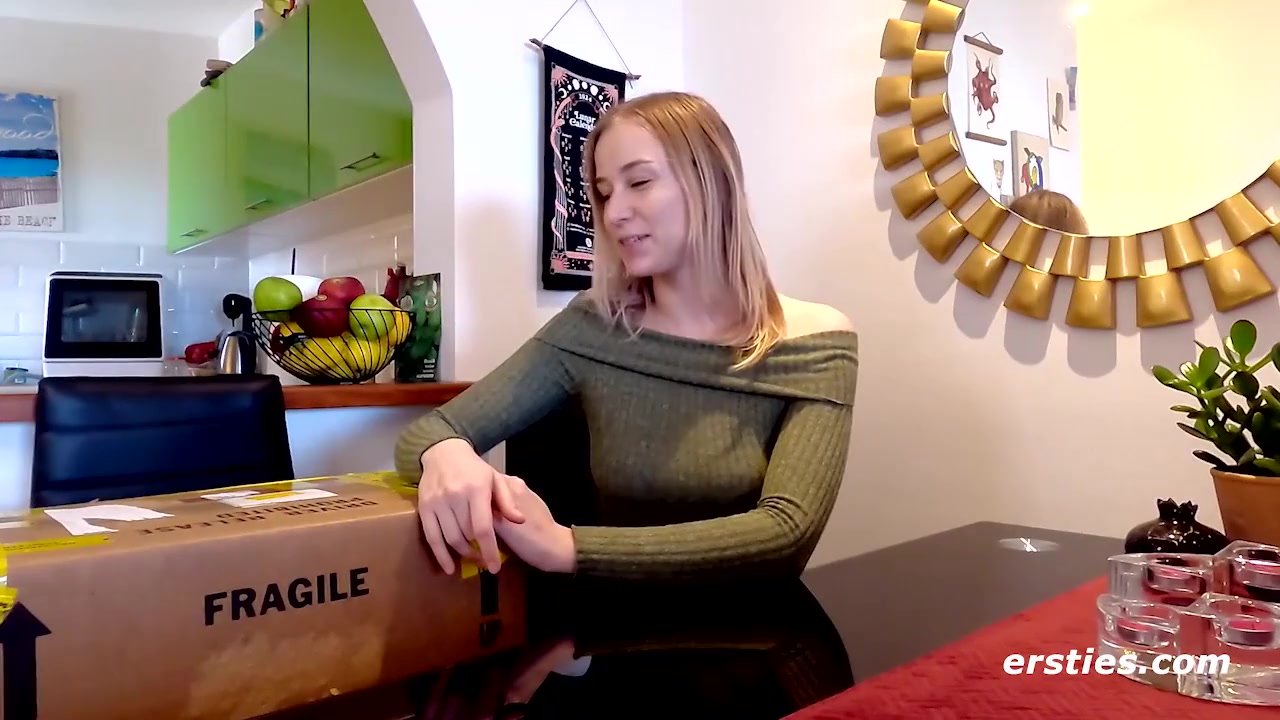 Sirena Reitet Auf Ihrem Neuen Sybian Zum Hohepunkt