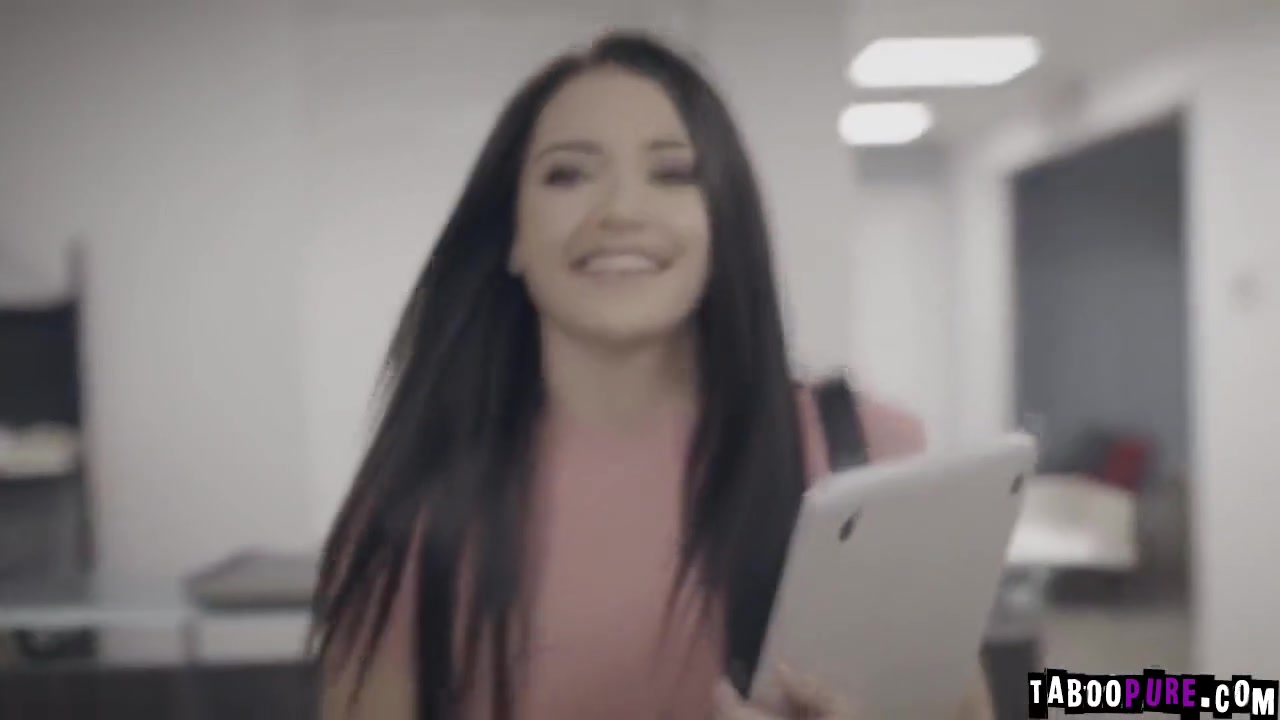 Terrified Avi Is Now Face To Face With Her Stalker