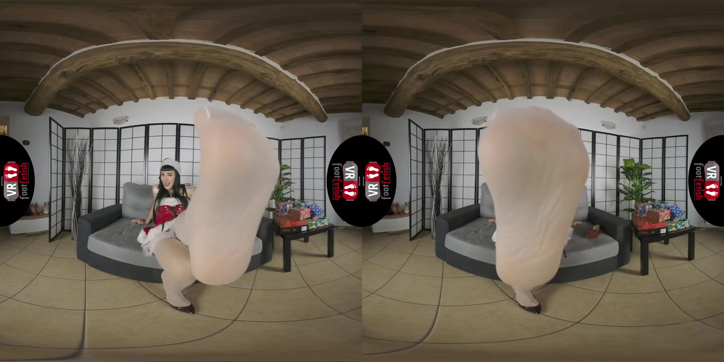 Sexy Babe Daphne Wearing Her Santa Claus Costume Enjoys Posing Her Beautiful Feet And Toes In VR - VRFootFetish