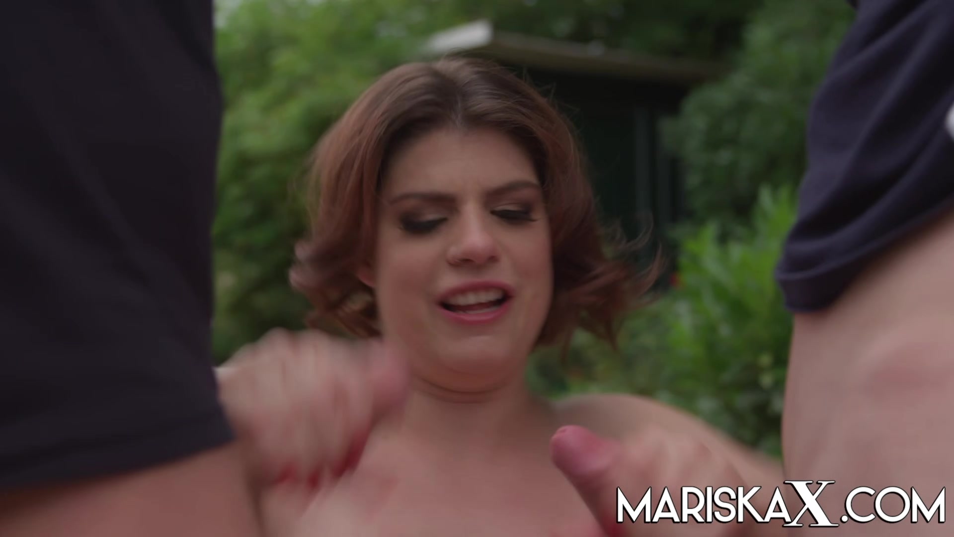 MARISKAX Big tit Lucia Love fucks the landscapers