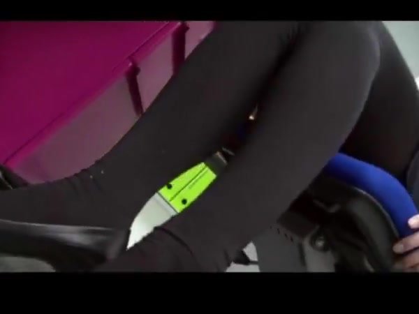 Japanese Female Workers Give Man Footjob Shoejob