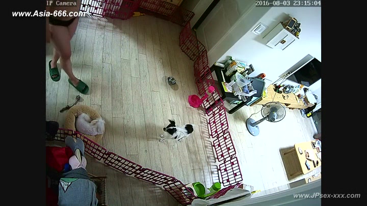 Hackers use the camera to remote monitoring of a lover's home life.***