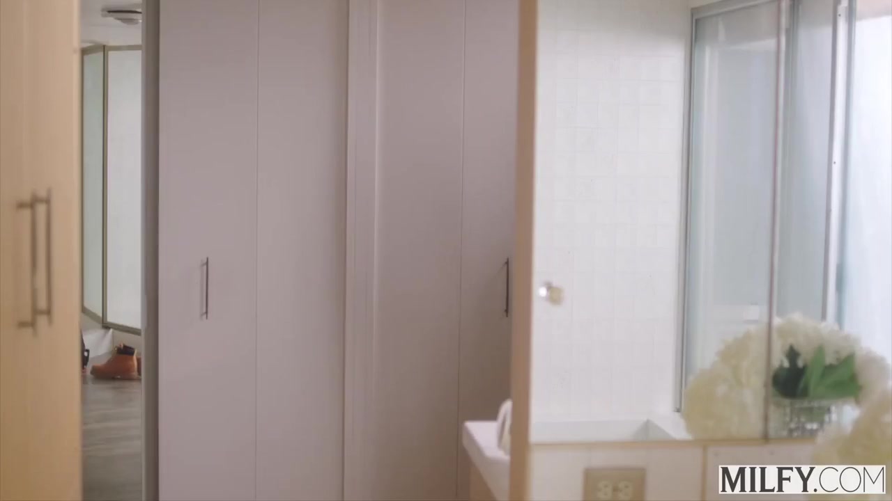 Cock-hungry Realtor Penny Cant Resist His Hard Dick 12 Min
