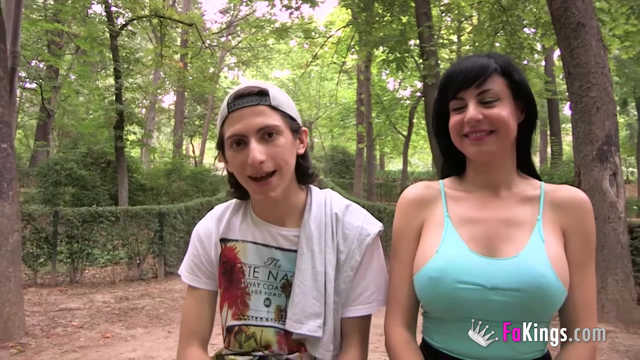 Big Boobed Damaris sucks Filipe's cock, he cannot stop cumming