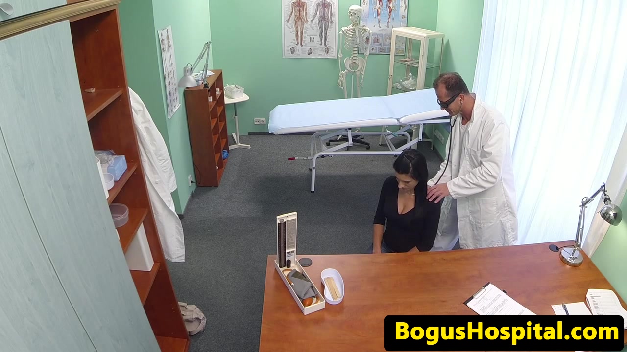Bogus euro doctor doggystyle fucking patient