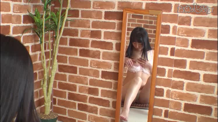I masturbates while looking in the mirror - Fetish Japanese Video