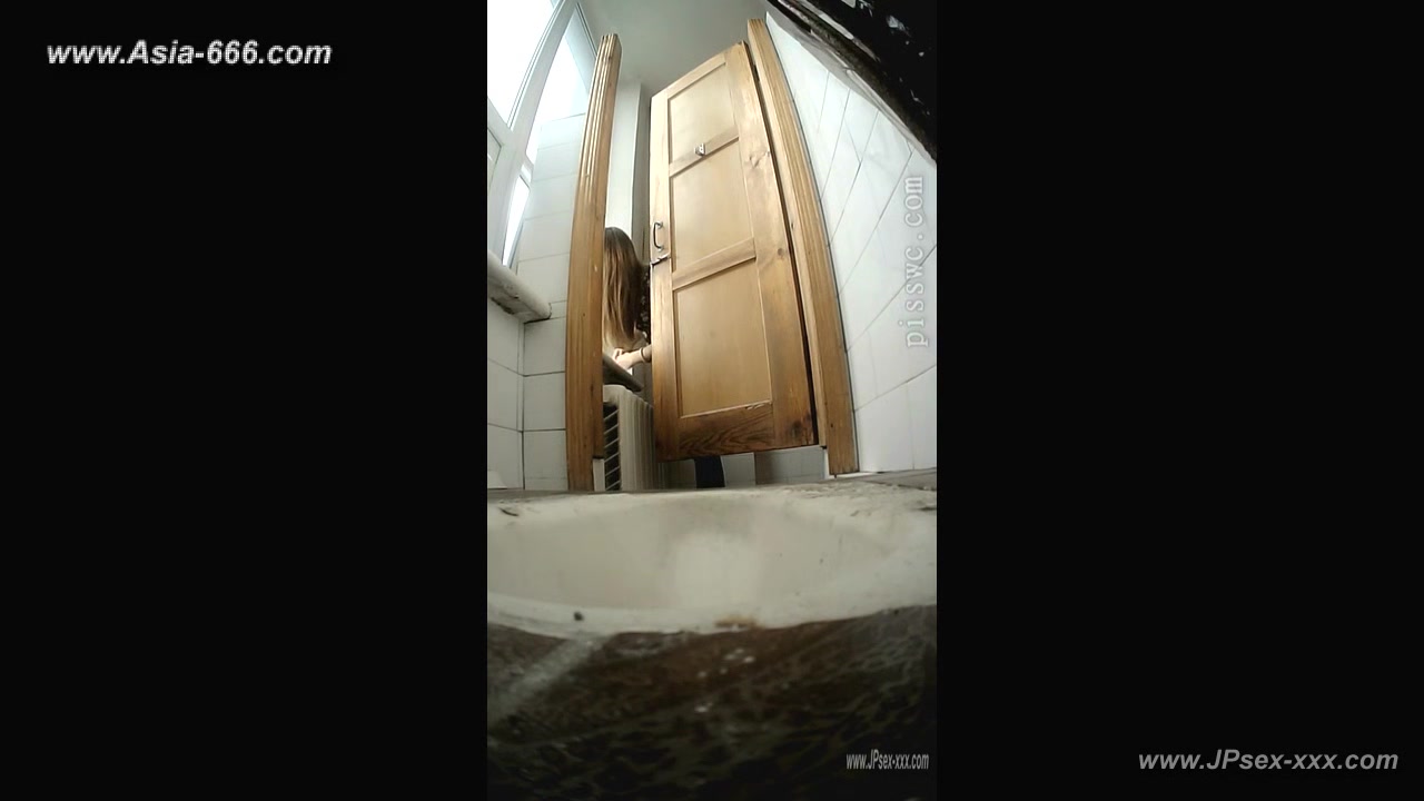 peeping blondes go to toilet.40