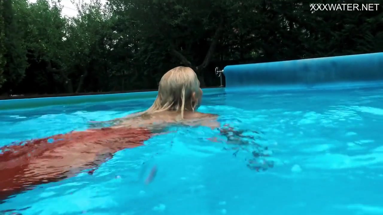 Russian Gorgeous Beauty Horny In The Pool
