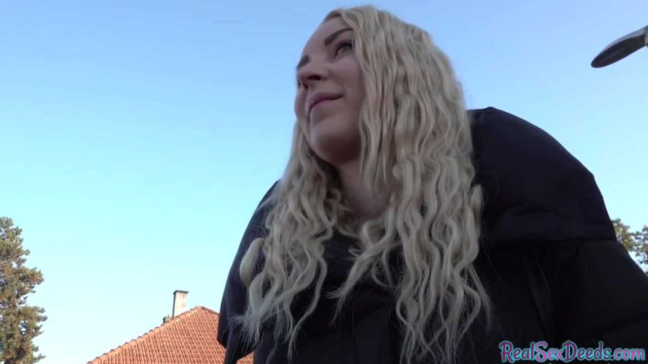 Pickedup euro babe sucking dick before fucking