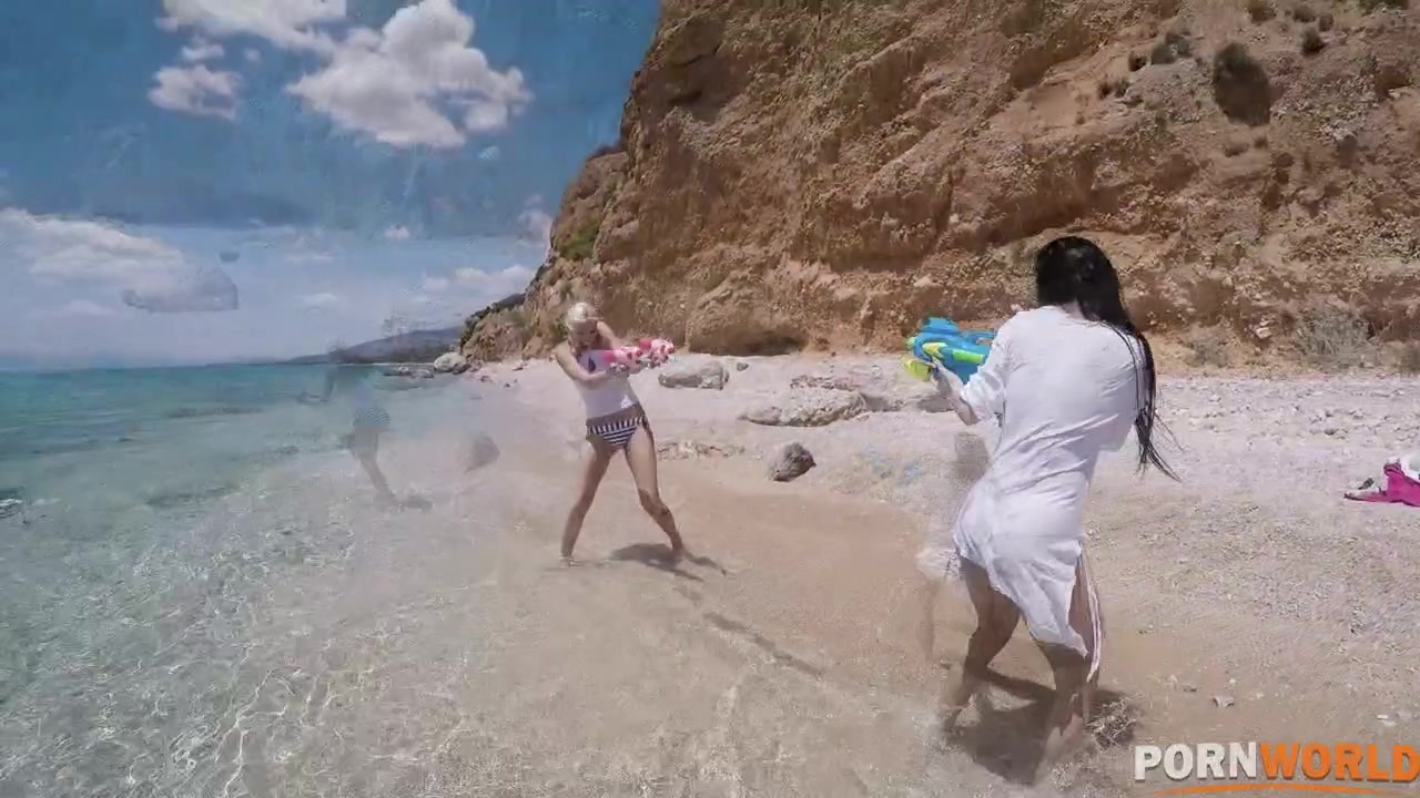 Summertime Lesbian Loving - PornWorld