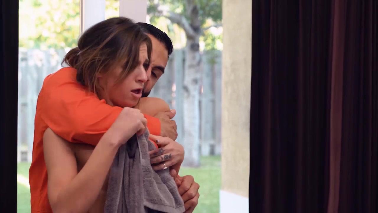 teen 18+ Creeper Avery Moon - Punished By Escaped Prisoner
