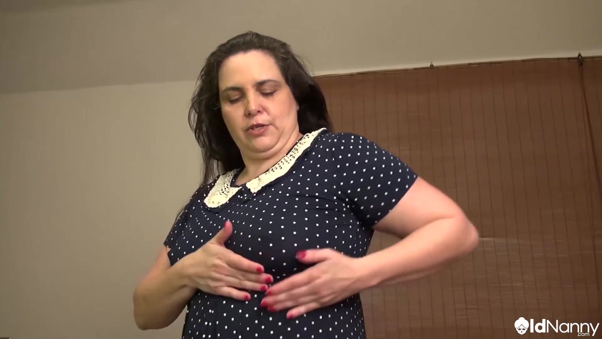 BBW Charlie Fox Enjoys Solo Play With Her Sex Toy - OLDNANNY