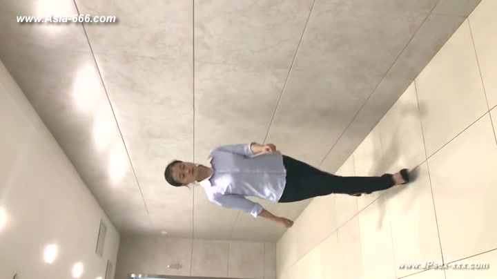 chinese girls go to toilet.136