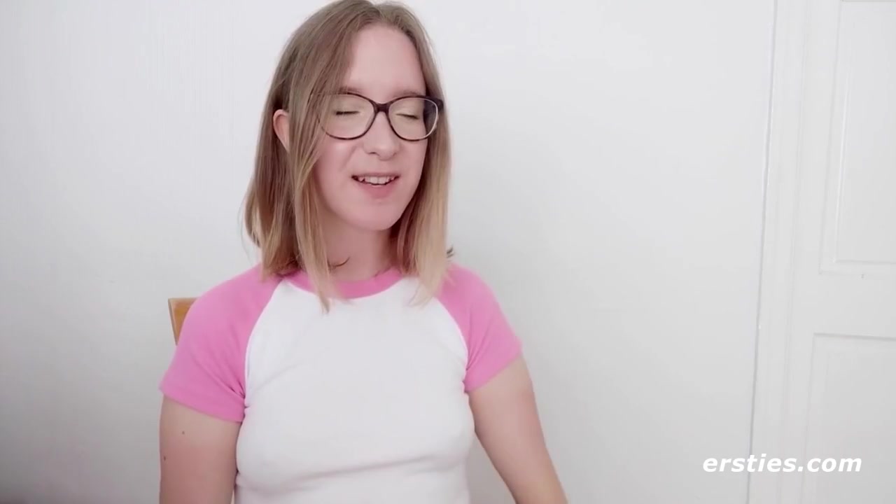 Amelia Masturbates Next To The Ocean