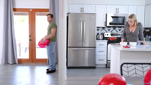Stepmoms Valentines Day Toy - S2:E2 - Momlover