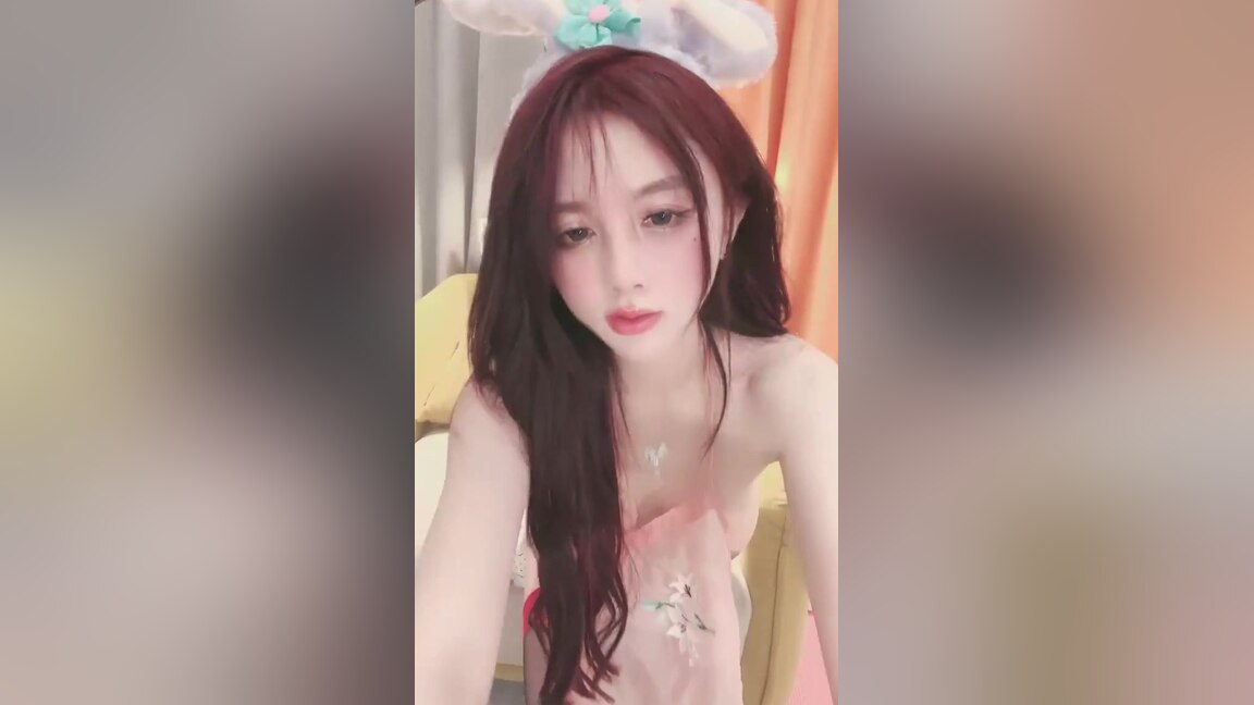 asian cutie masturbates
