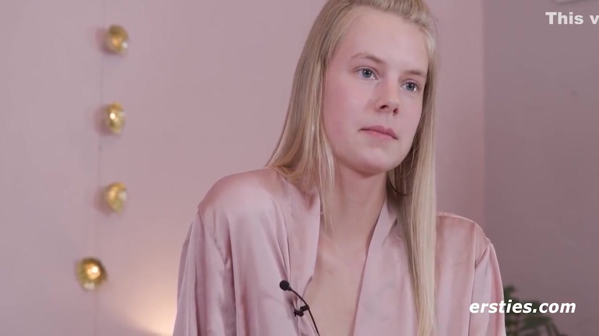 Die Zarte Jolien Masturbiert Mit Viel Sinnlichkeit