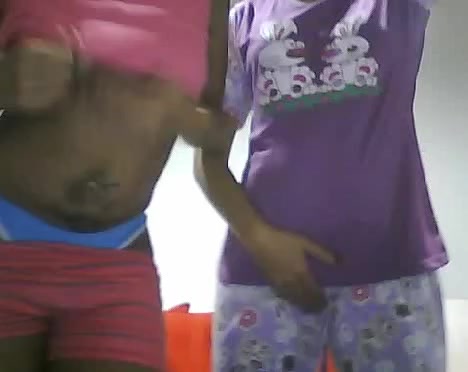 Black-skinned woman loves to shake with twat on cam