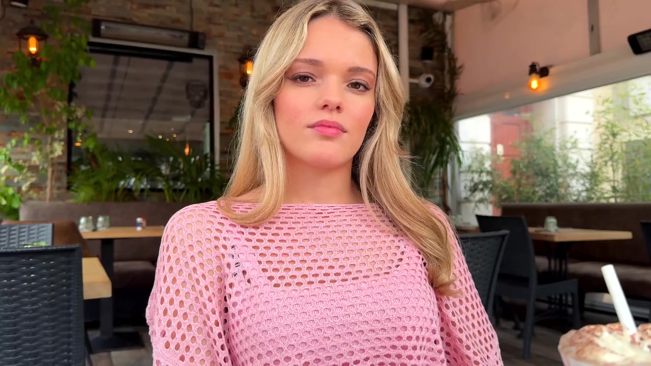Claudia, 23, young and (very) pretty law student in Bordeaux! - Jacquie et Michel TV