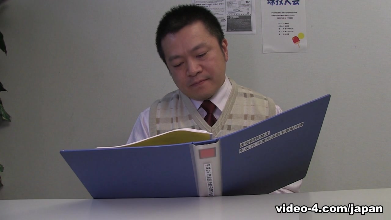 Sayaka Aishiro is shy to meet a guy in the toilet - JapanHDV