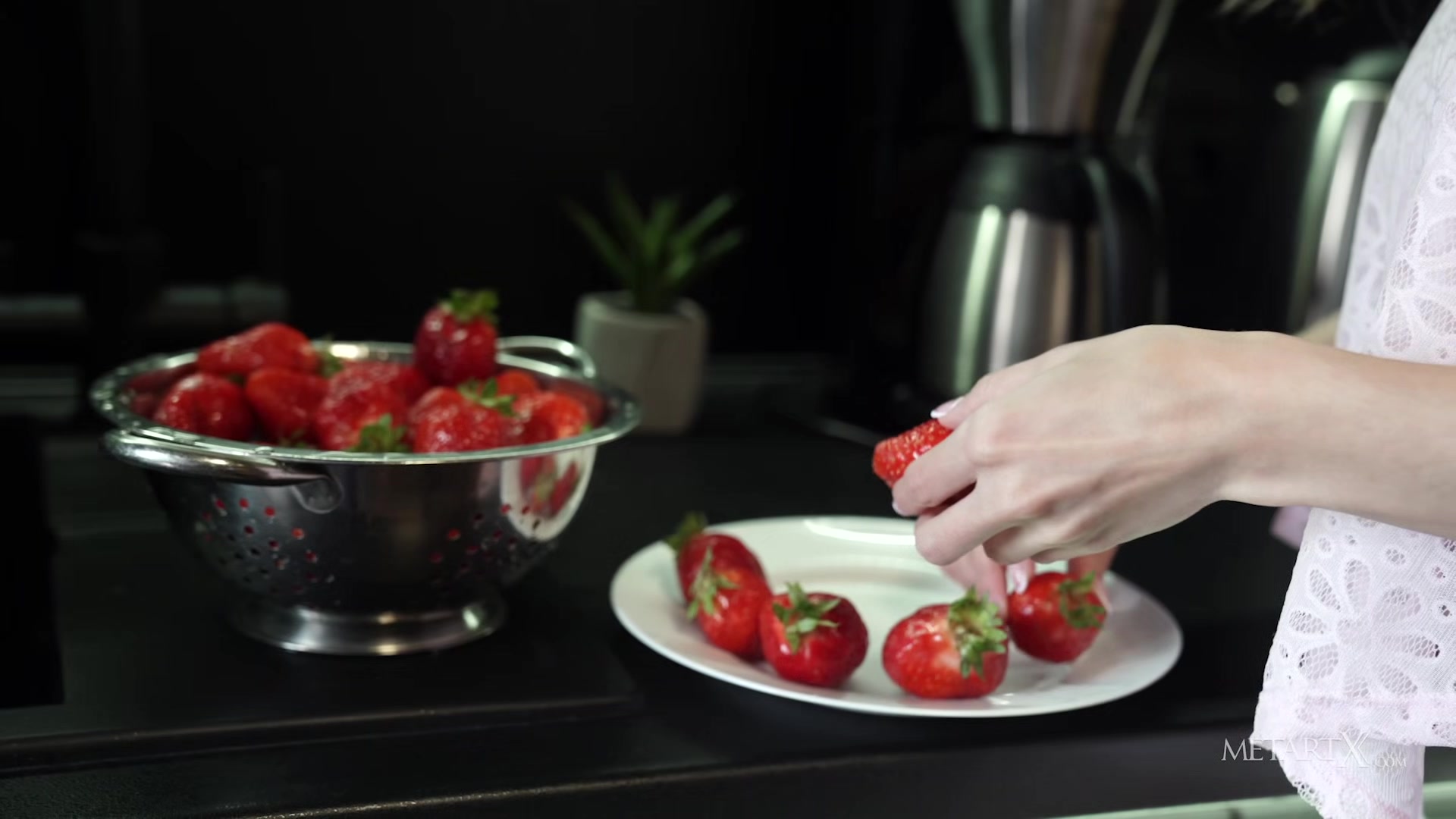 Strawberry - Bjorg Larson - MetartX