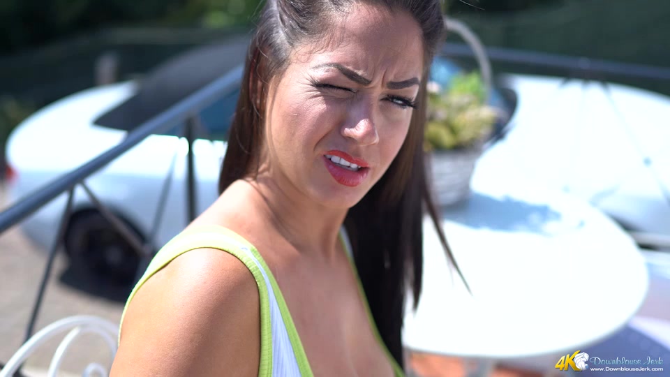 Quick Sunbathing Wank - DownblouseJerk