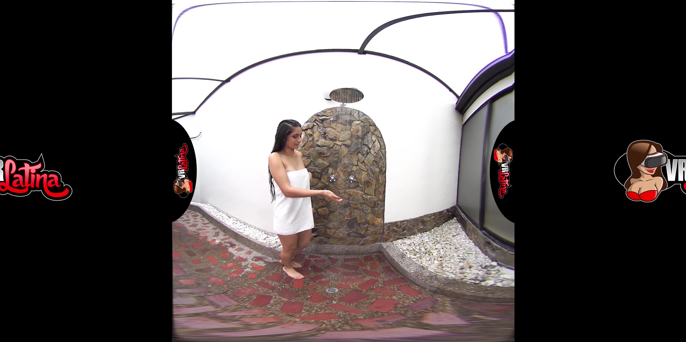 Luisa! in 3 Striptease - VRLatina
