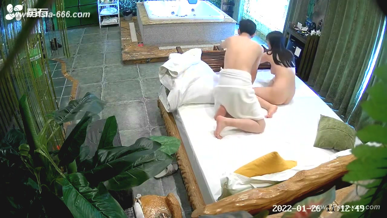 Hackers use the camera to remote monitoring of a lover's home life.558