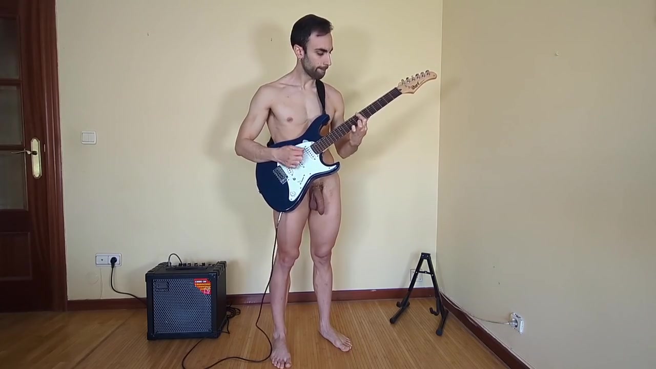 Toco Guitarra Completamente Desnudo