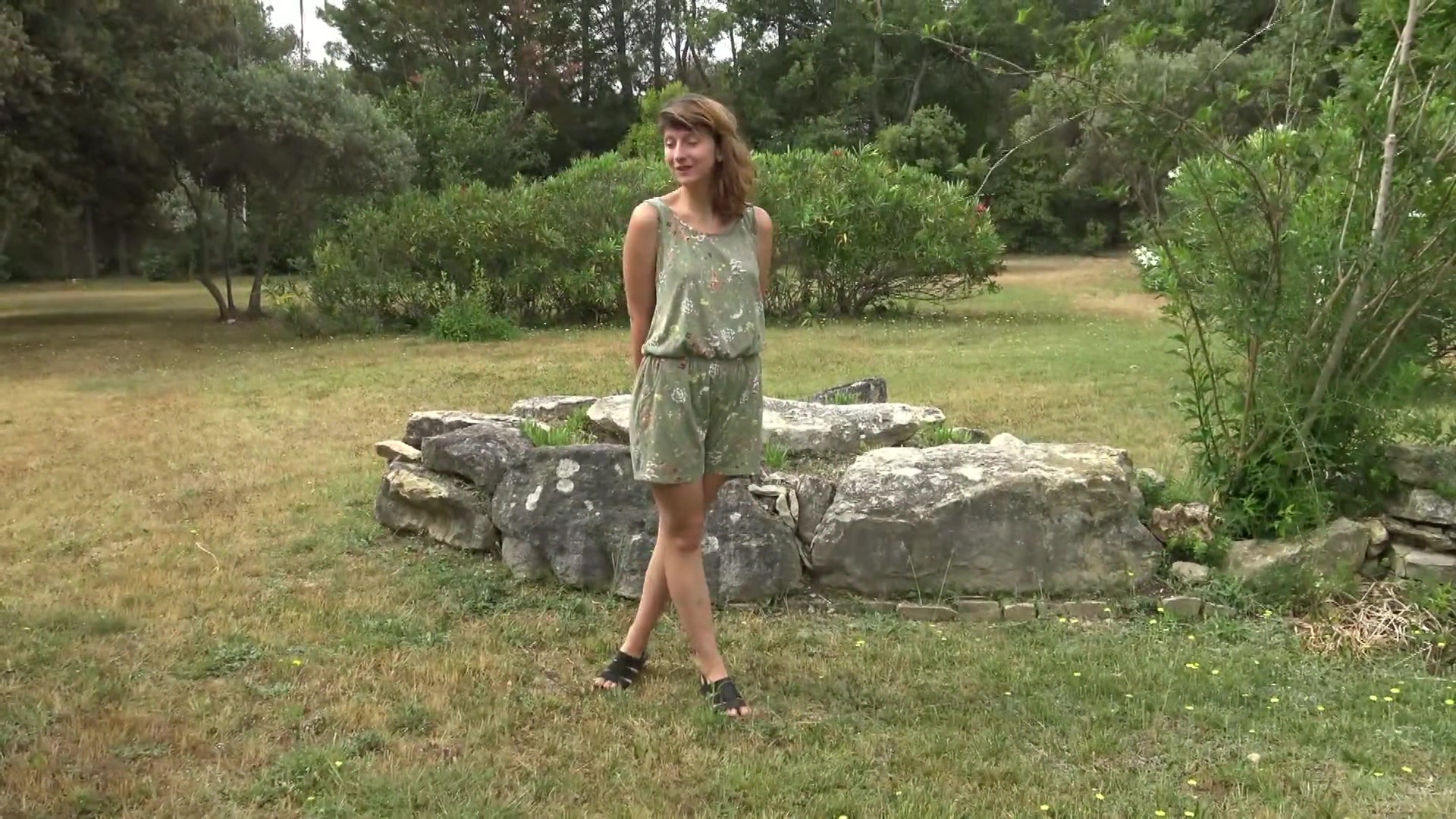 Melany, 23, continues her discoveries with J&M!