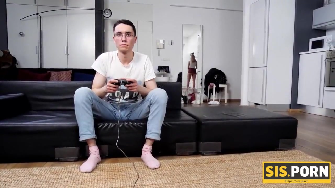 Blonde Bombshell - Seduces Nerdy Stepbro For Steamy Encounter