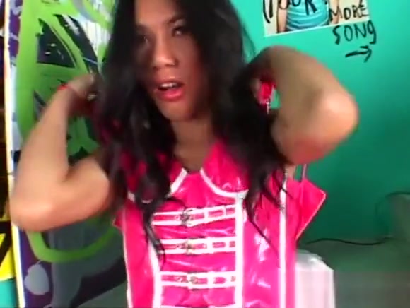 Huge Cock Ladyboy Jerking Off