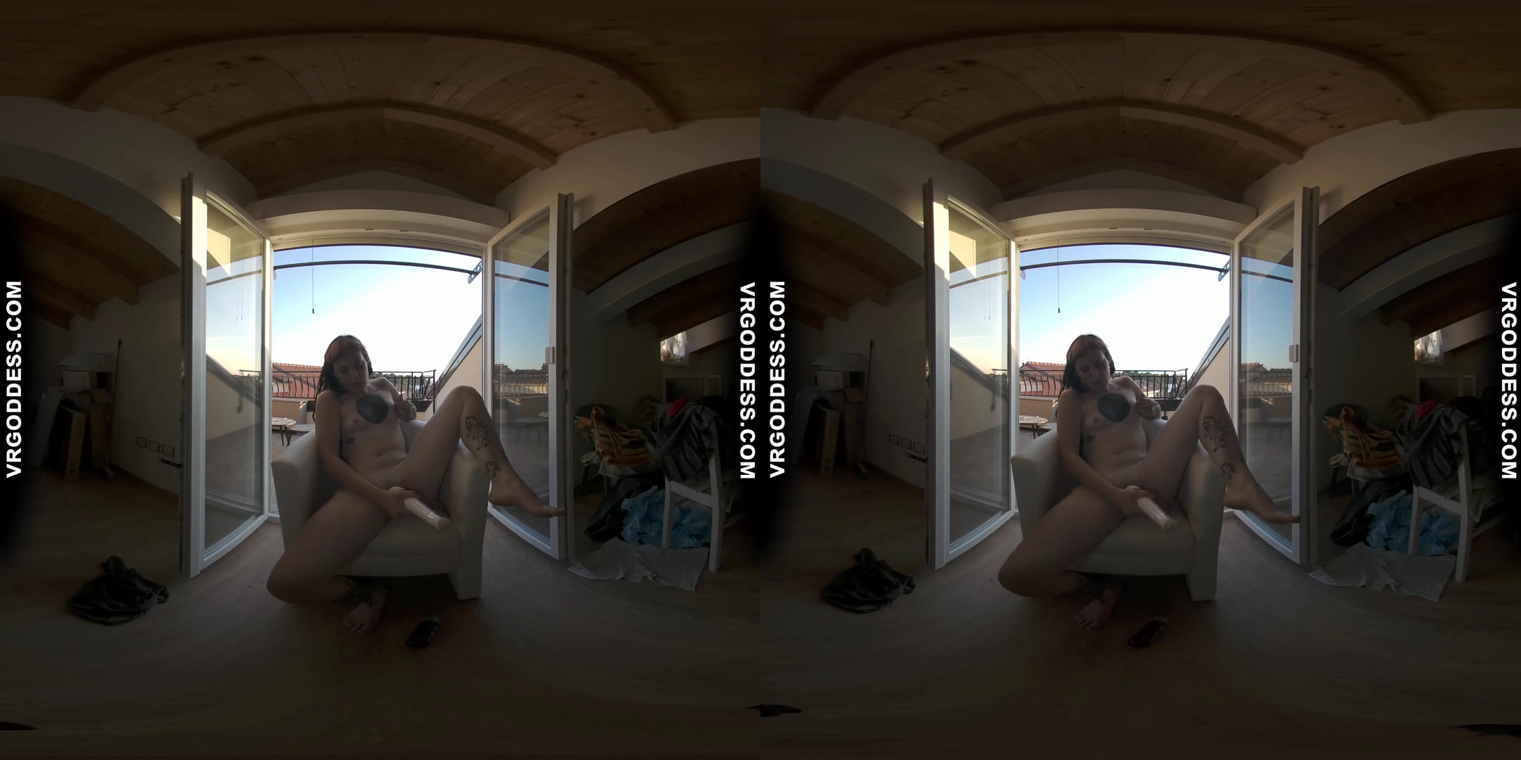 Risky Public Masturbating Hot Girl Brille Gets Caught By Tourists Gets Her Period finished at home