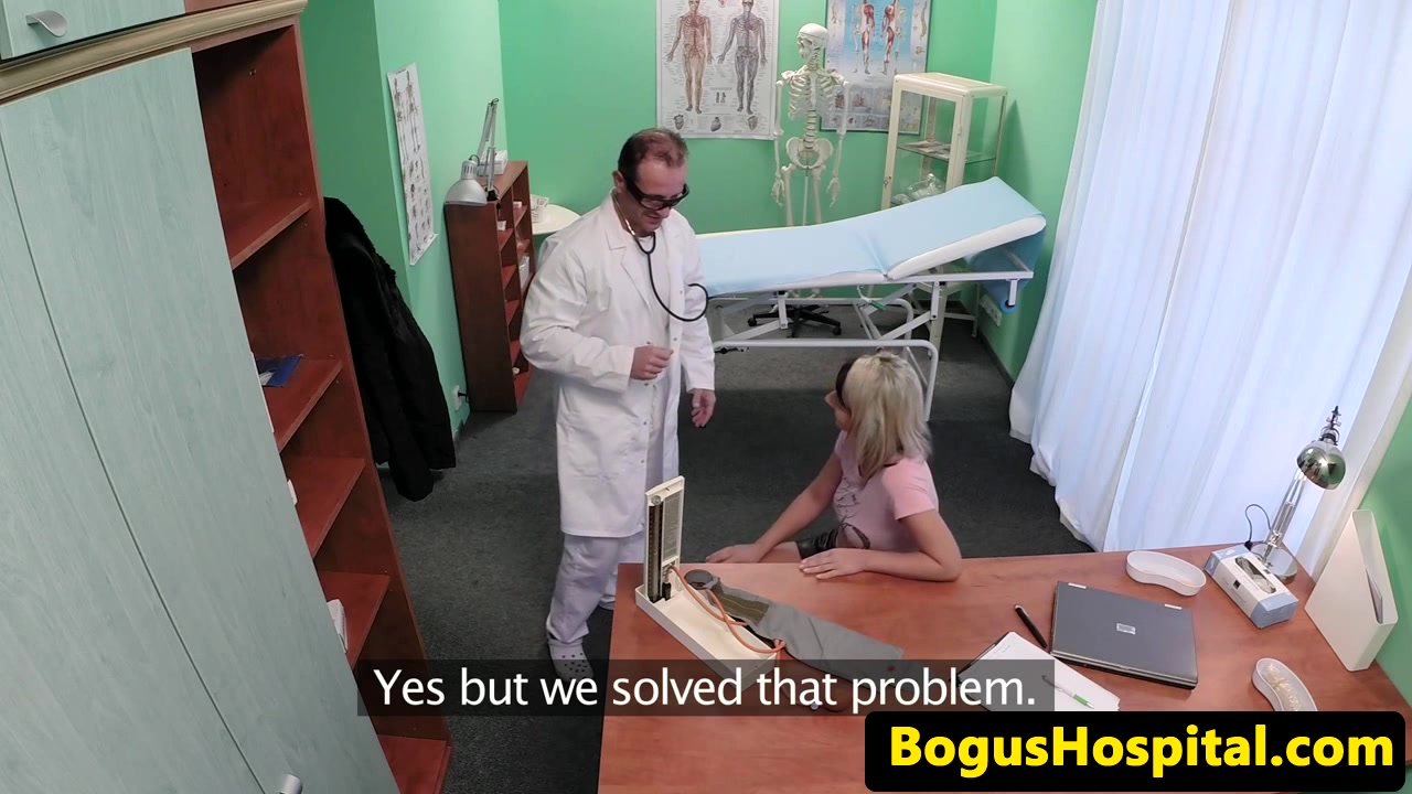Bogus doctor crempie busty pregnant patient