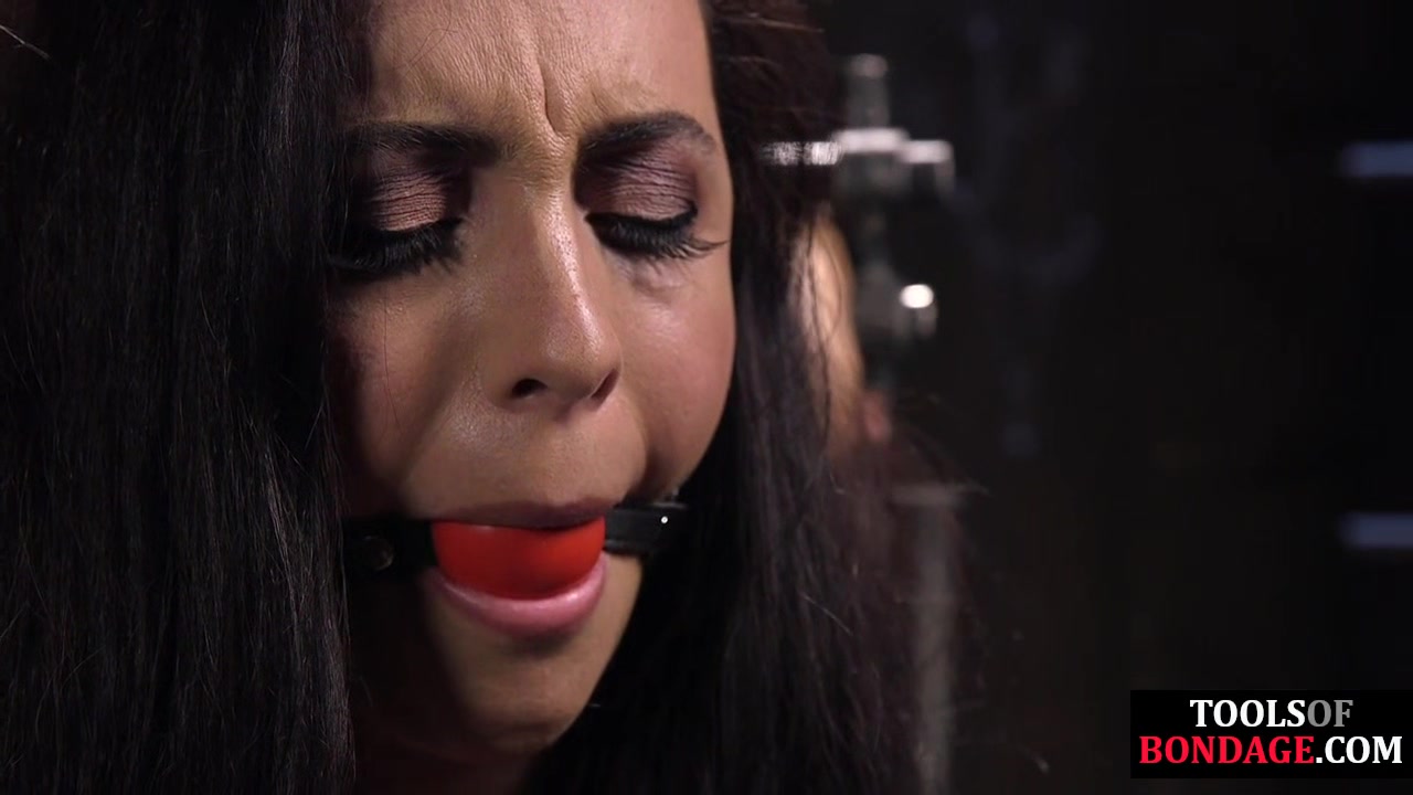 Mouthgagged sub gets TT and NT session