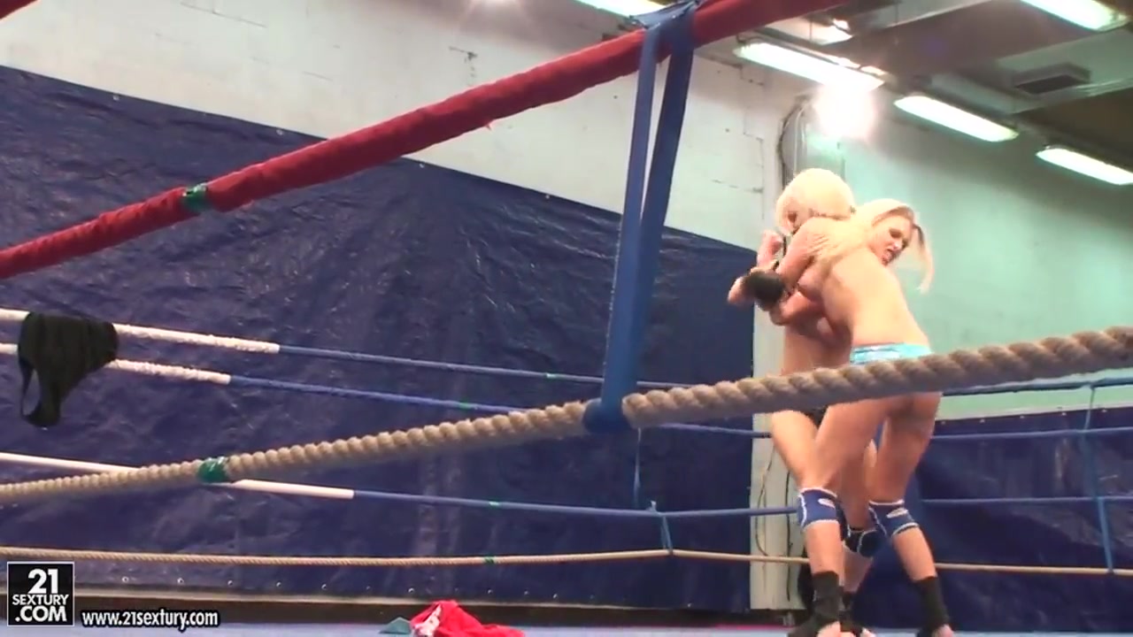 NudeFightClub with Laura Crystal, Michelle Moist