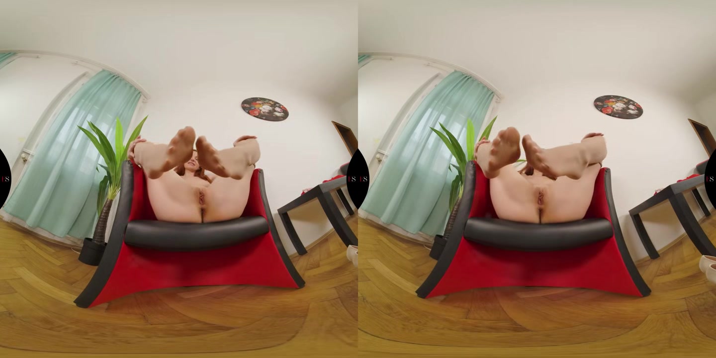 Lina Asks You To Lick Her Feet - EroticSinners