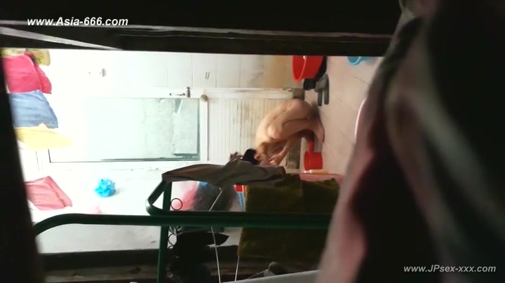peeping chinese girls bath