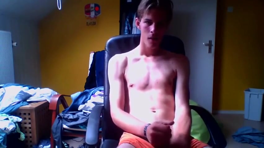bw Dude Cums And Shows Nice Ass