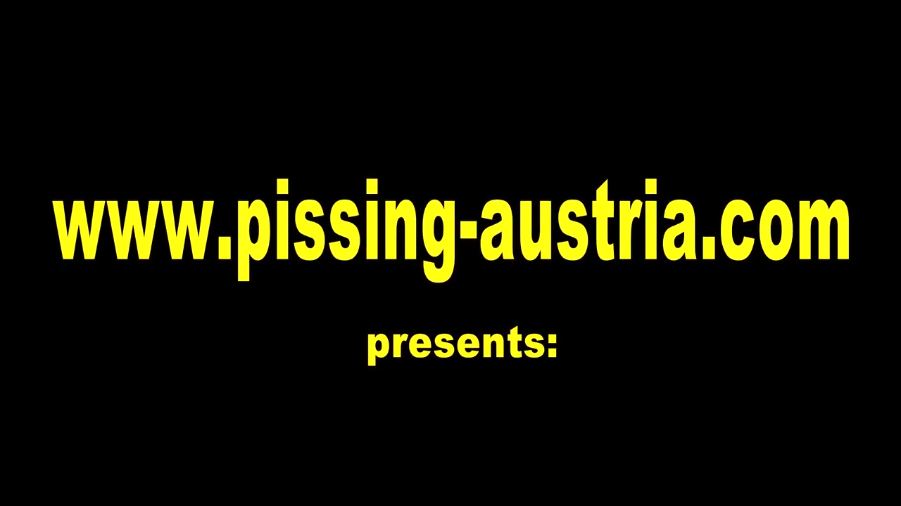 Pissing Femdom