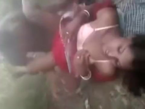 Hot Indian girlfriend gets boned in the woods